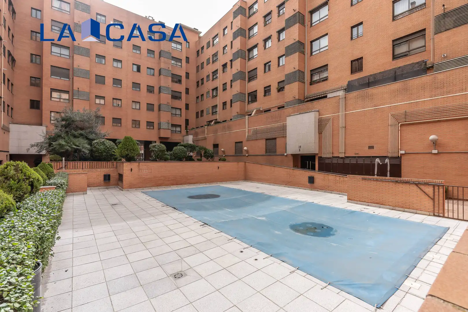 Vista exterior de Pis en venda en  Madrid Capital amb Calefacció i Piscina