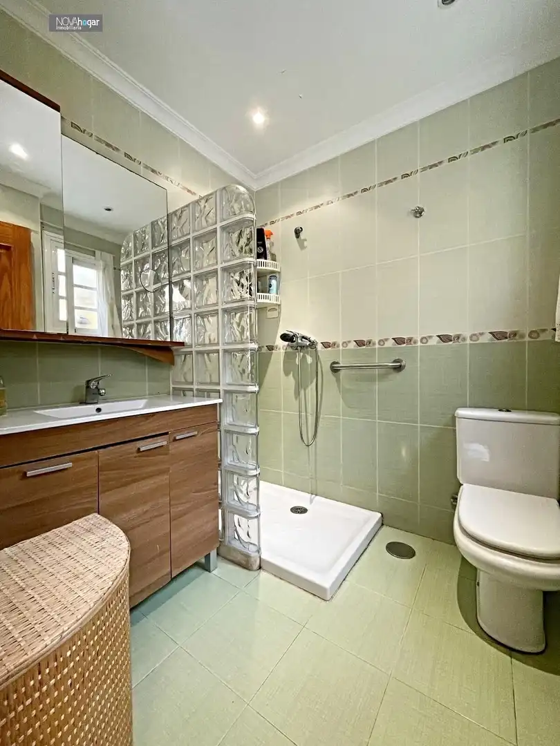 Bathroom of Houses for sale in Málaga  with Air Conditioner, Terrace and Furnished
