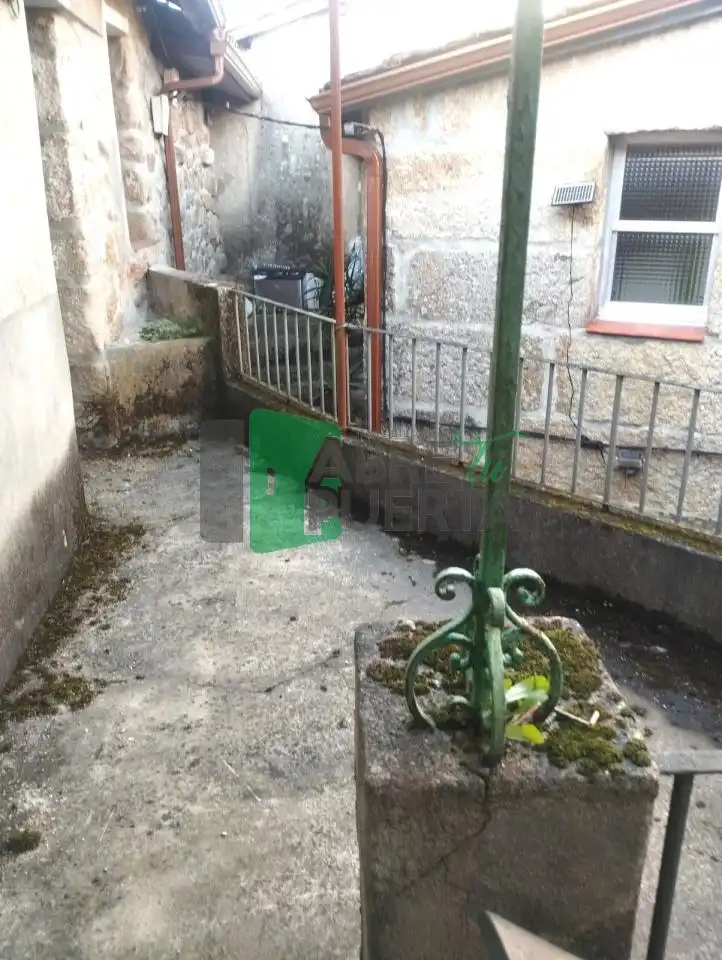 Vista exterior de Casa o xalet en venda en Ourense Capital  amb Jardí privat i Terrassa
