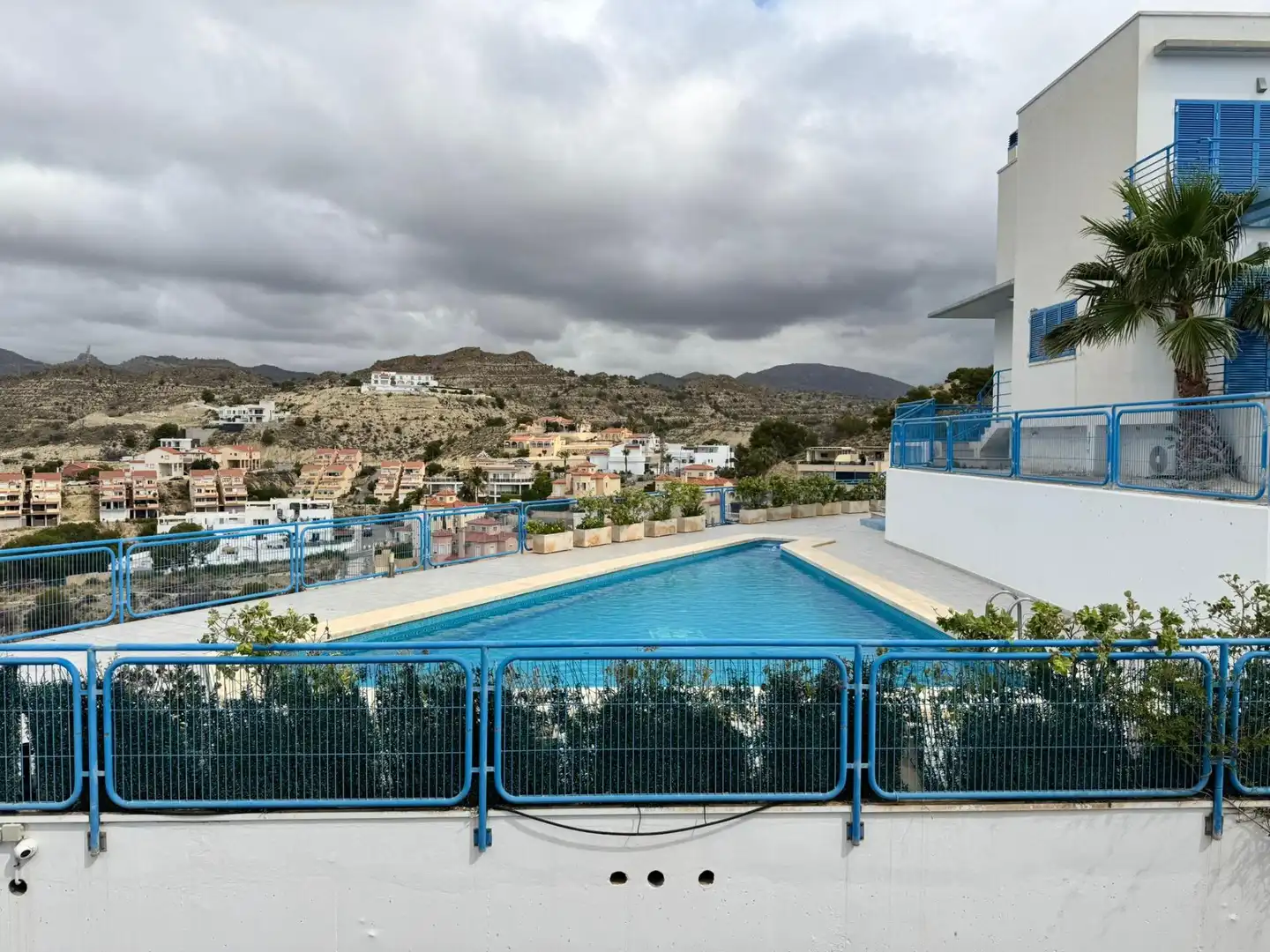 Schwimmbecken von Einfamilien-Reihenhaus zur Miete in Villajoyosa / La Vila Joiosa mit Klimaanlage, Privatgarten und Terrasse