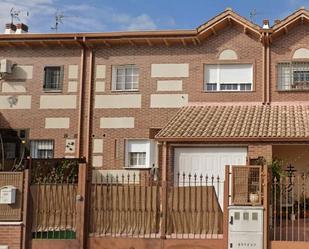Exterior view of Single-family semi-detached for sale in Seseña  with Private garden and Terrace