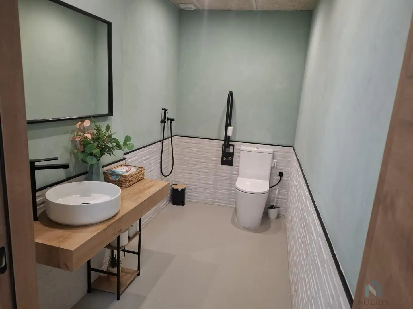 Baño de Oficina de alquiler en Sedaví con Aire acondicionado y Amueblado