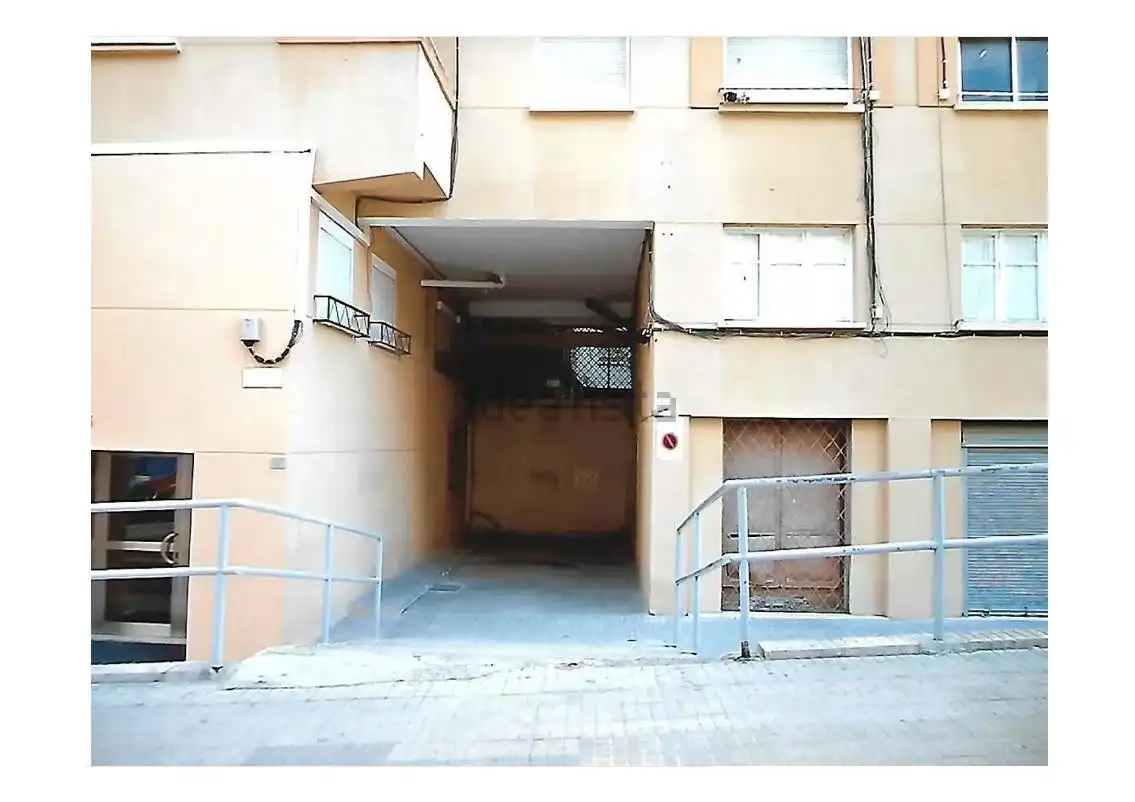 Local comercial en venta en Carrer Joana Jugan 3, imagen 2