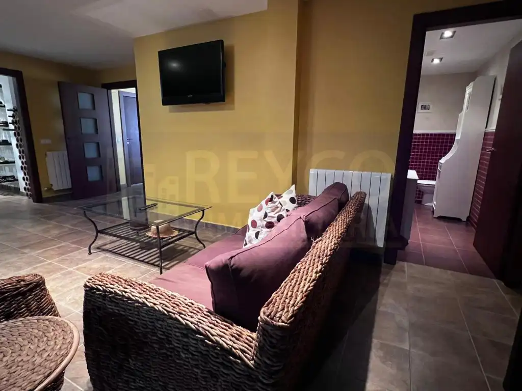 Sala d'estar de Casa o xalet en venda en Rodezno amb Jardí privat, Piscina i Forn