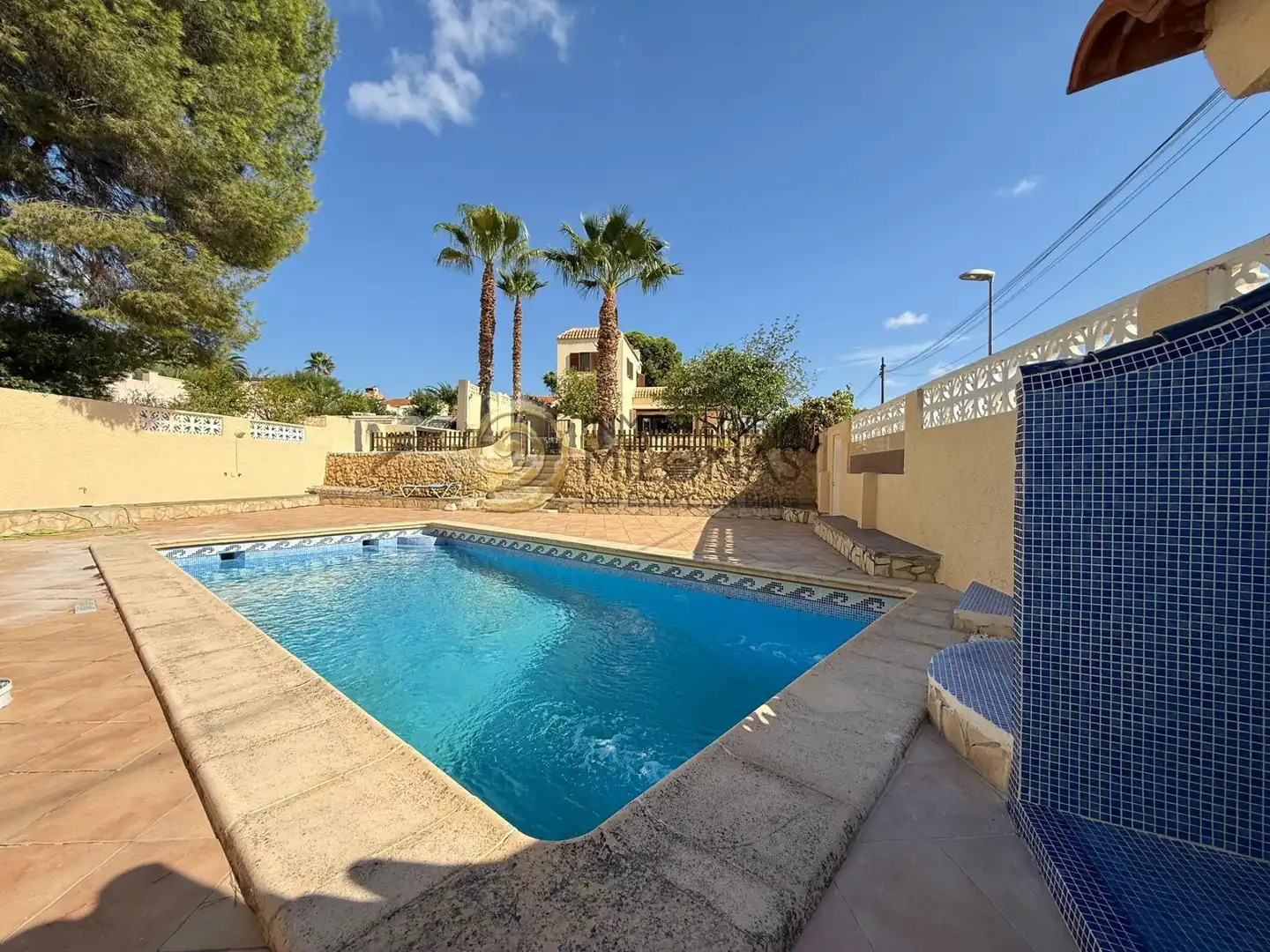 Piscina de Casa o xalet en venda en La Nucia amb Aire condicionat, Jardí privat i Terrassa