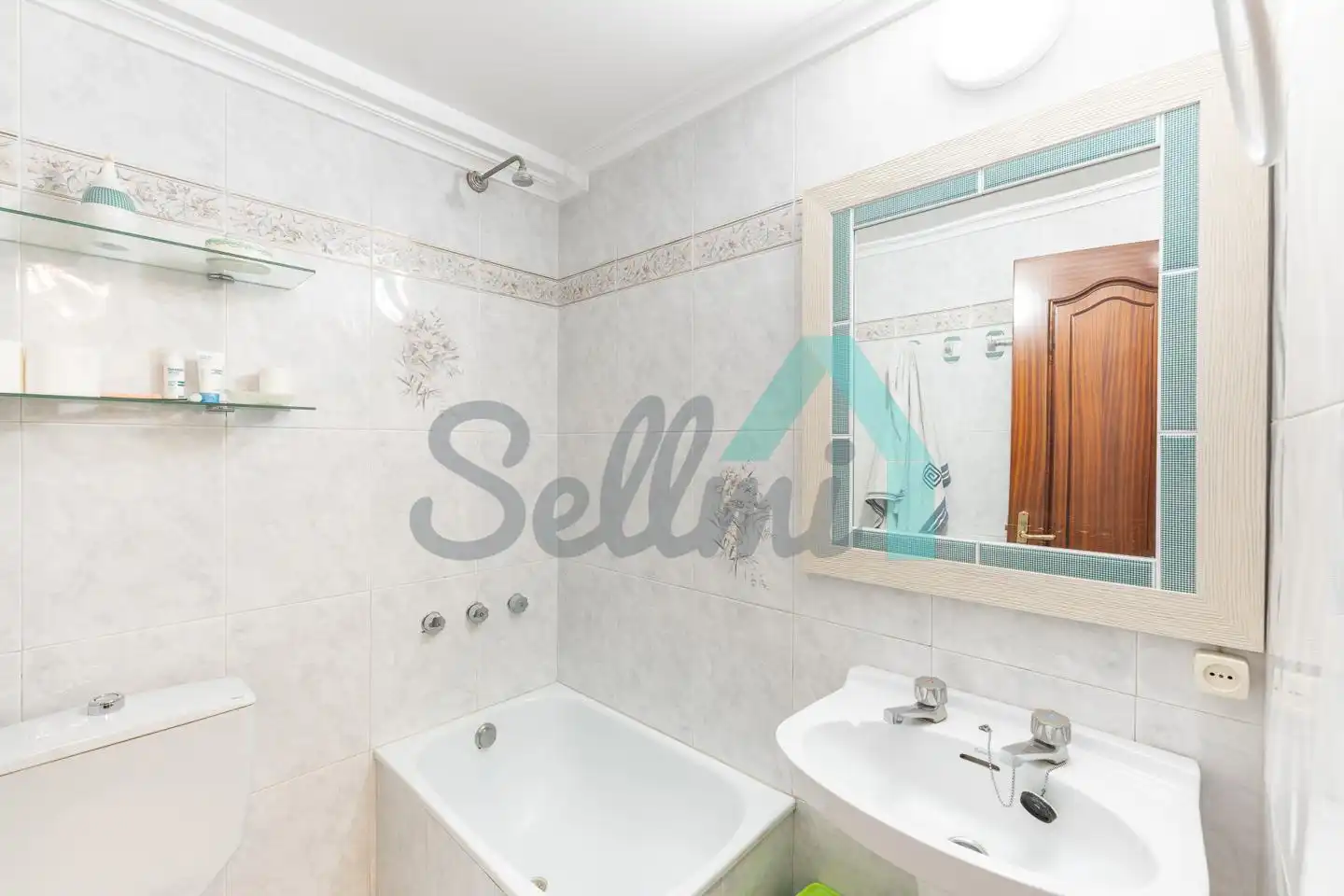 Baño de Piso en venta en Oviedo  con Calefacción, Parquet y Terraza