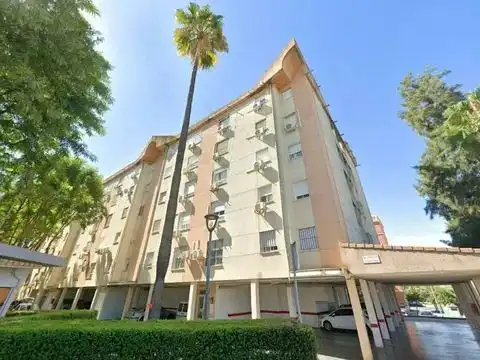 Flat with pool for sale in Avenida Calzas Anchas 1