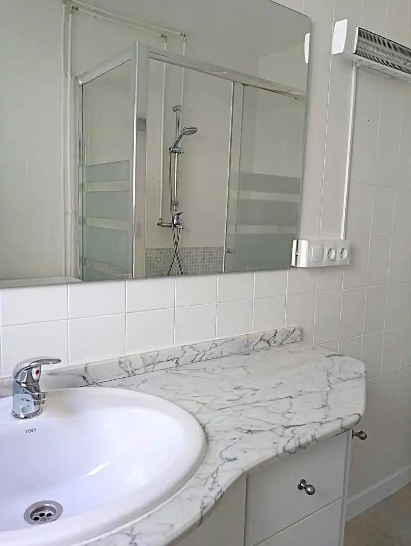 Badezimmer von Wohnung zur Miete in Málaga mit Klimaanlage, Privatgarten und Terrasse
