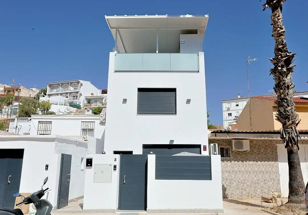 Vista exterior de Casa adosada en venta en Málaga con Aire acondicionado, Terraza y Amueblado