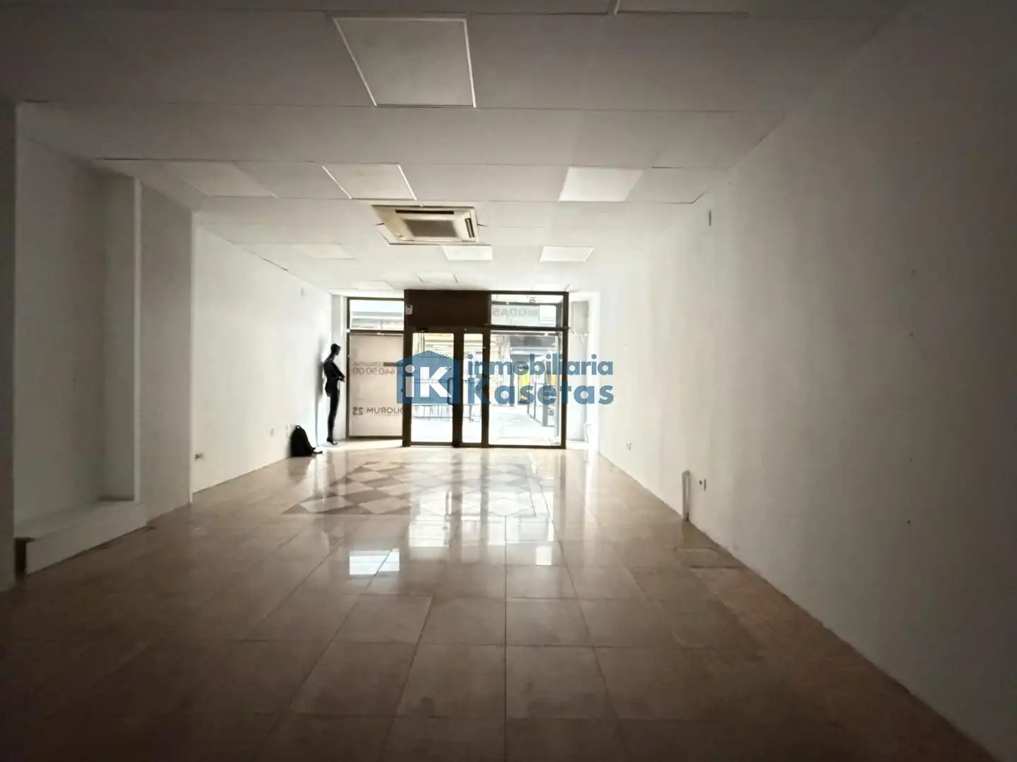 Locale commerciale in affitto a Centro - Ariz - Uribarri, imagen 9