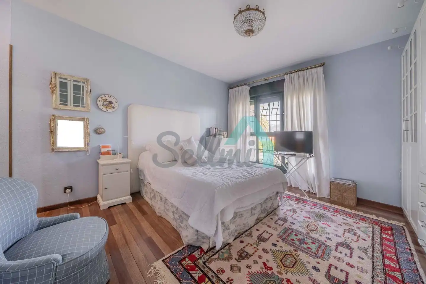Dormitori de Casa o xalet en venda en Oviedo  amb Calefacció, Jardí privat i Parquet