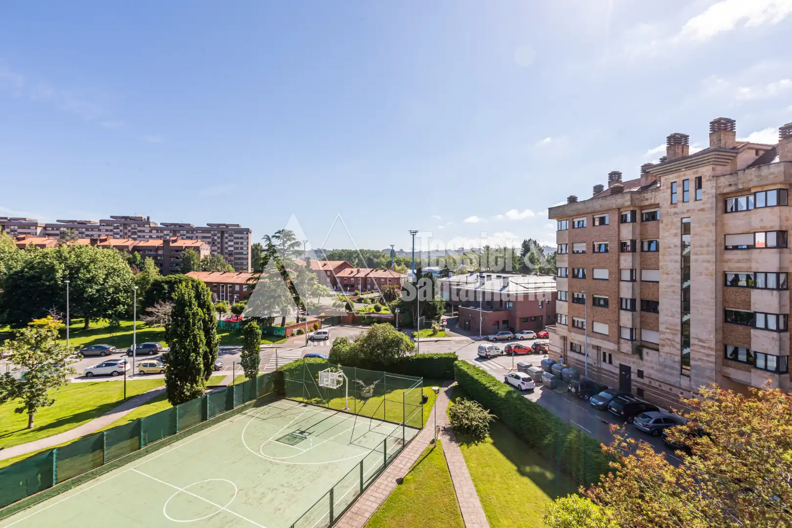 Vista exterior de Pis de lloguer en Gijón  amb Calefacció, Parquet i Forn