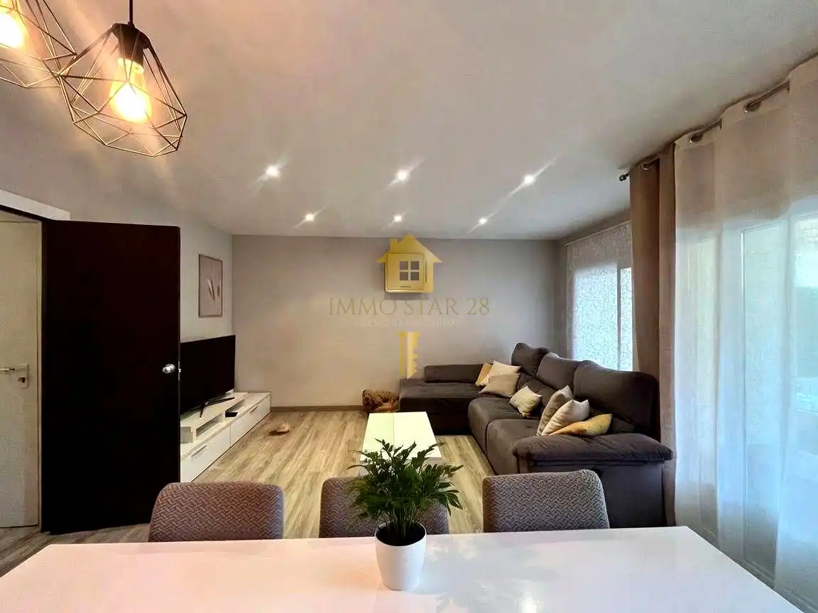 Sala d'estar de Casa adosada en venda en Palau-saverdera amb Aire condicionat, Calefacció i Jardí privat