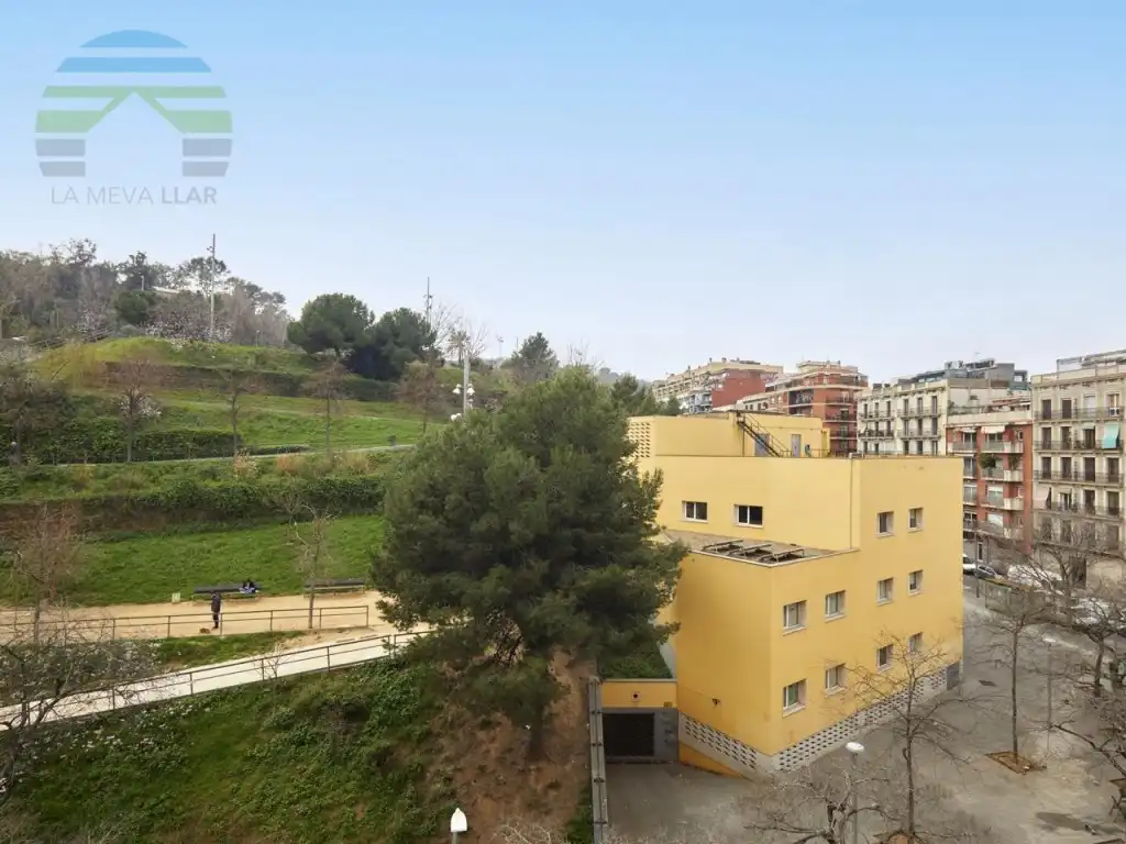 Vista exterior de Pis en venda en Barcelona