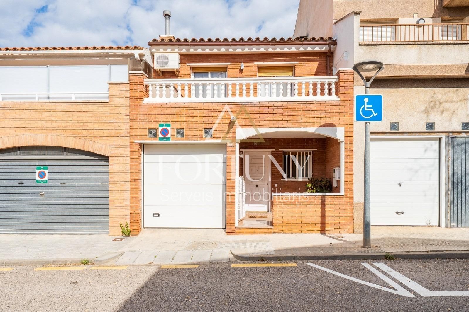 Exterior view of House or chalet for sale in Reus  with Air Conditioner, Private garden and Terrace