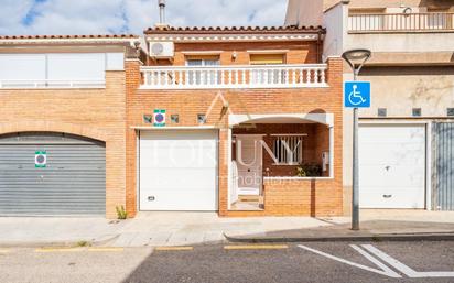 Vista exterior de Casa o xalet en venda en Reus amb Aire condicionat, Jardí privat i Terrassa