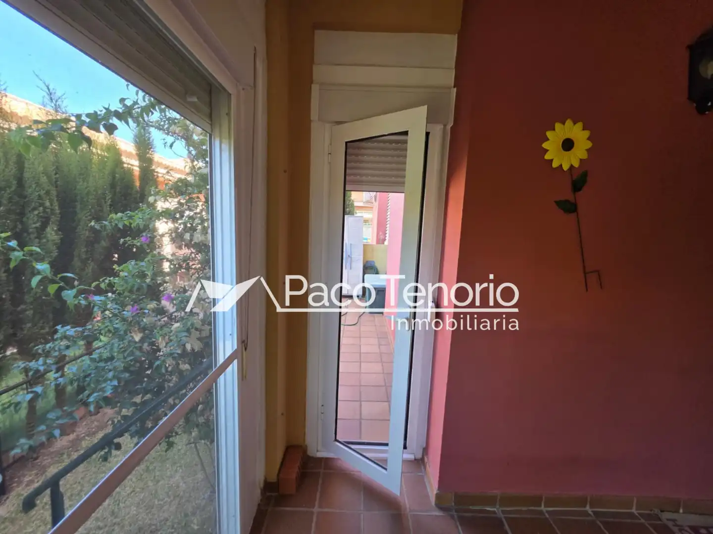 Außenansicht von Wohnung zum Verkauf in Islantilla mit Privatgarten, Terrasse und Abstellraum