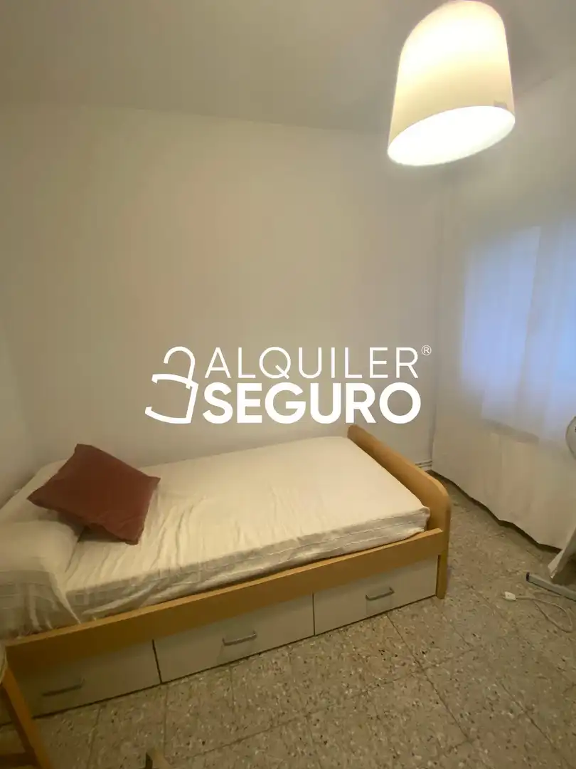 Habitación de Piso de alquiler en Guadalajara con Calefacción, Terraza y Amueblado