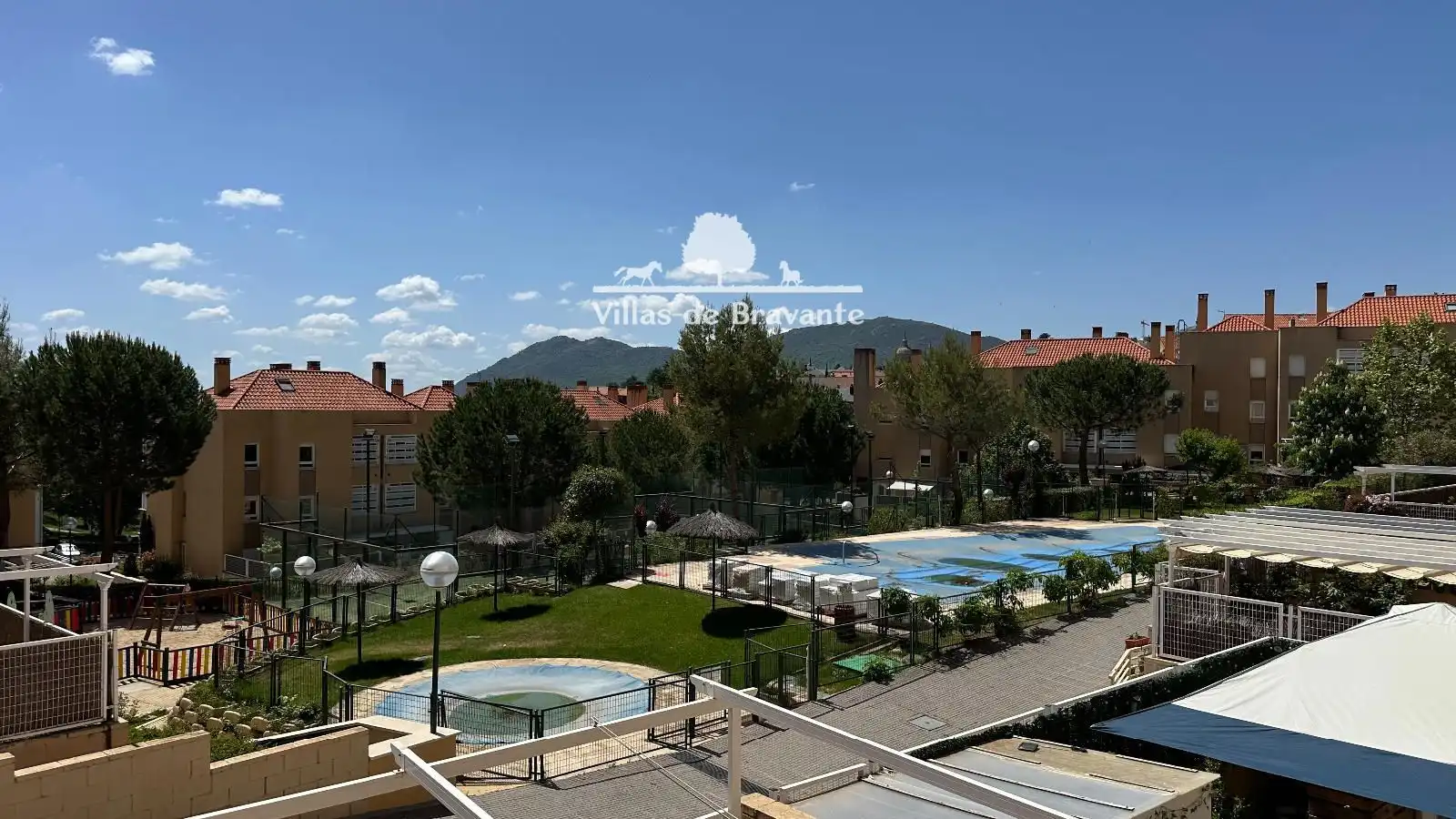 Vista exterior de Pis de lloguer en San Lorenzo de El Escorial amb Aire condicionat, Calefacció i Parquet