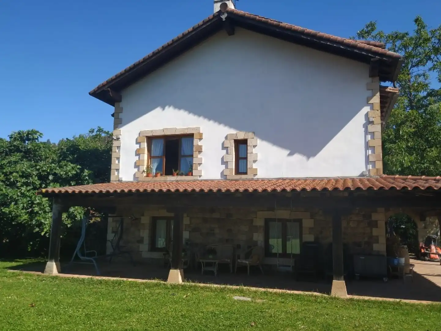 Vista exterior de Casa o xalet en venda en Cabezón de la Sal amb Calefacció, Jardí privat i Terrassa