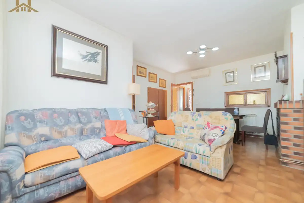 Living room of Single-family semi-detached for sale in Aldea del Fresno  with Air Conditioner, Heating and Private garden