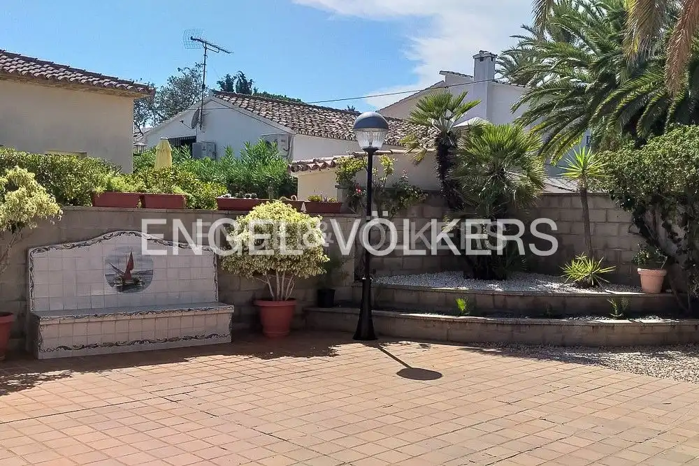 Vista exterior de Finca rústica en venda en Dénia amb Aire condicionat, Calefacció i Jardí privat