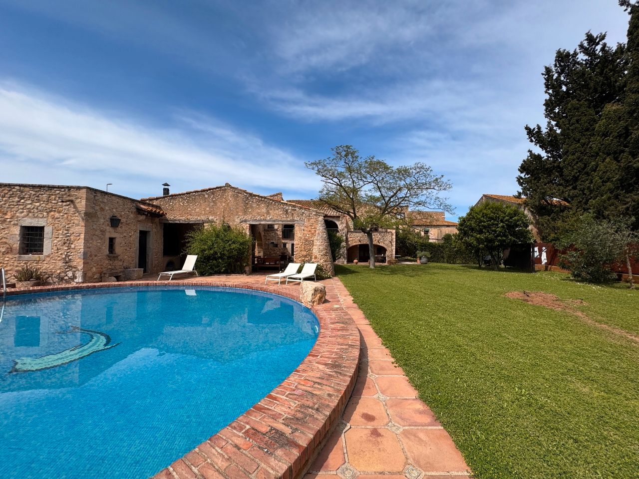 Piscina de Finca rústica en venda en Viladamat amb Jardí privat, Terrassa i Piscina
