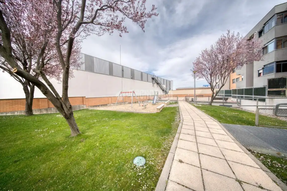 Vista exterior de Pis en venda en Valladolid amb Calefacció i Terrassa