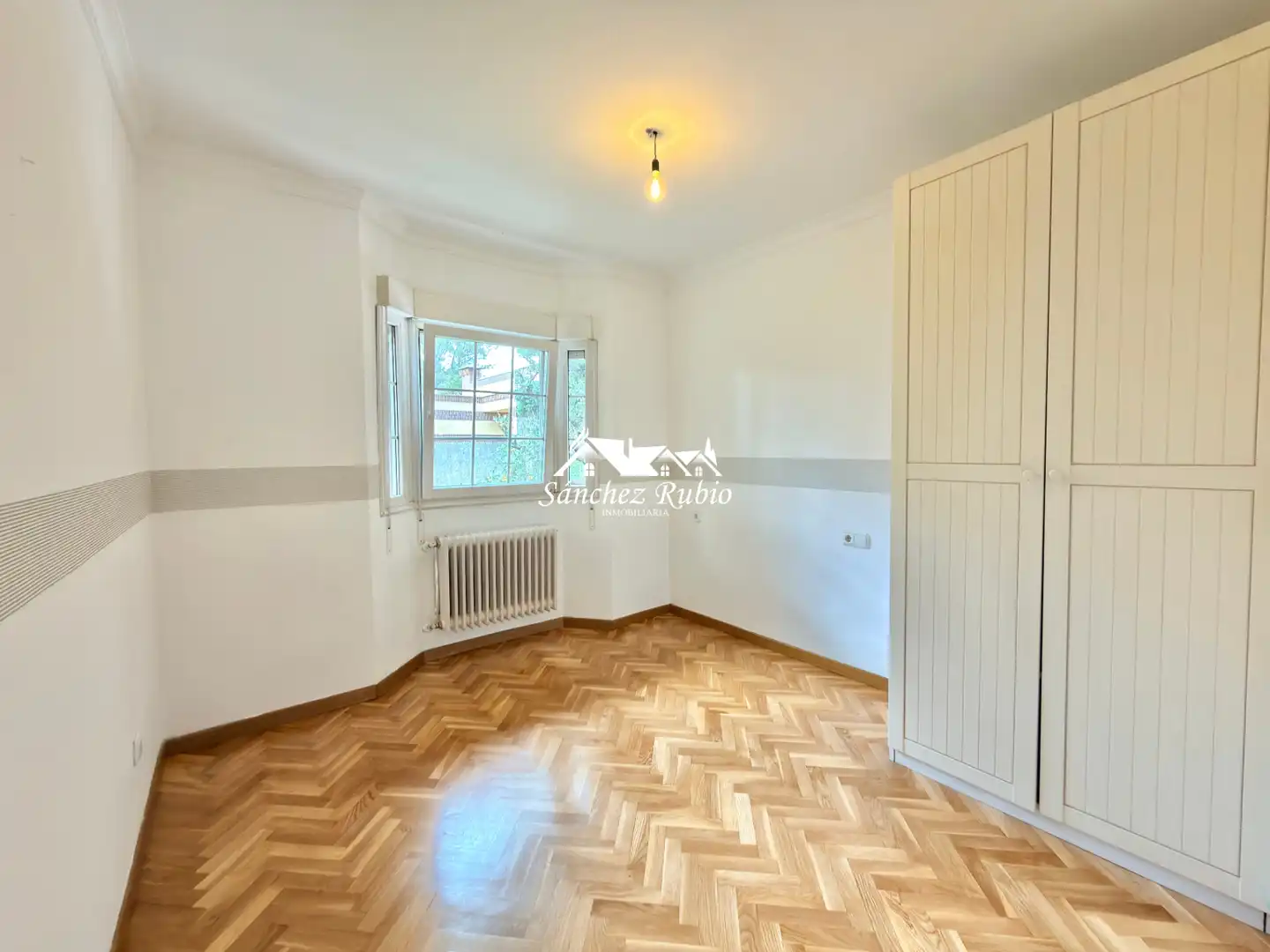 Schlafzimmer von Einfamilien-Reihenhaus zur Miete in Torrelodones mit Heizung, Privatgarten und Parkett