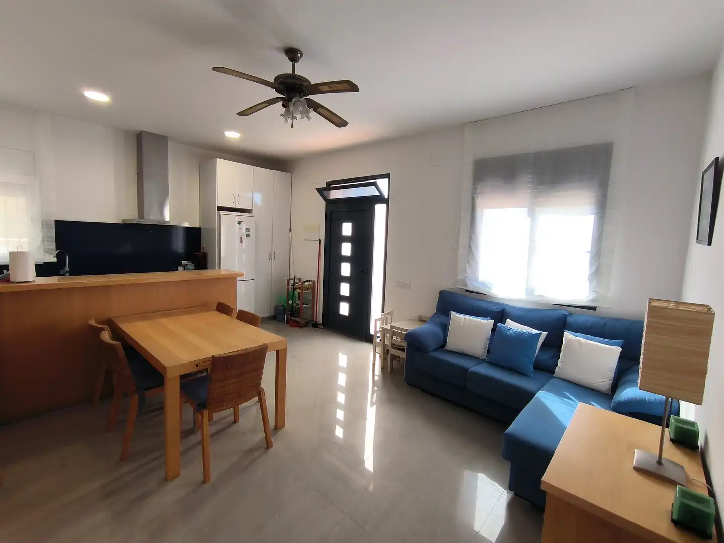 Sala d'estar de Apartament en venda en Alcanar amb Aire condicionat, Jardí privat i Terrassa