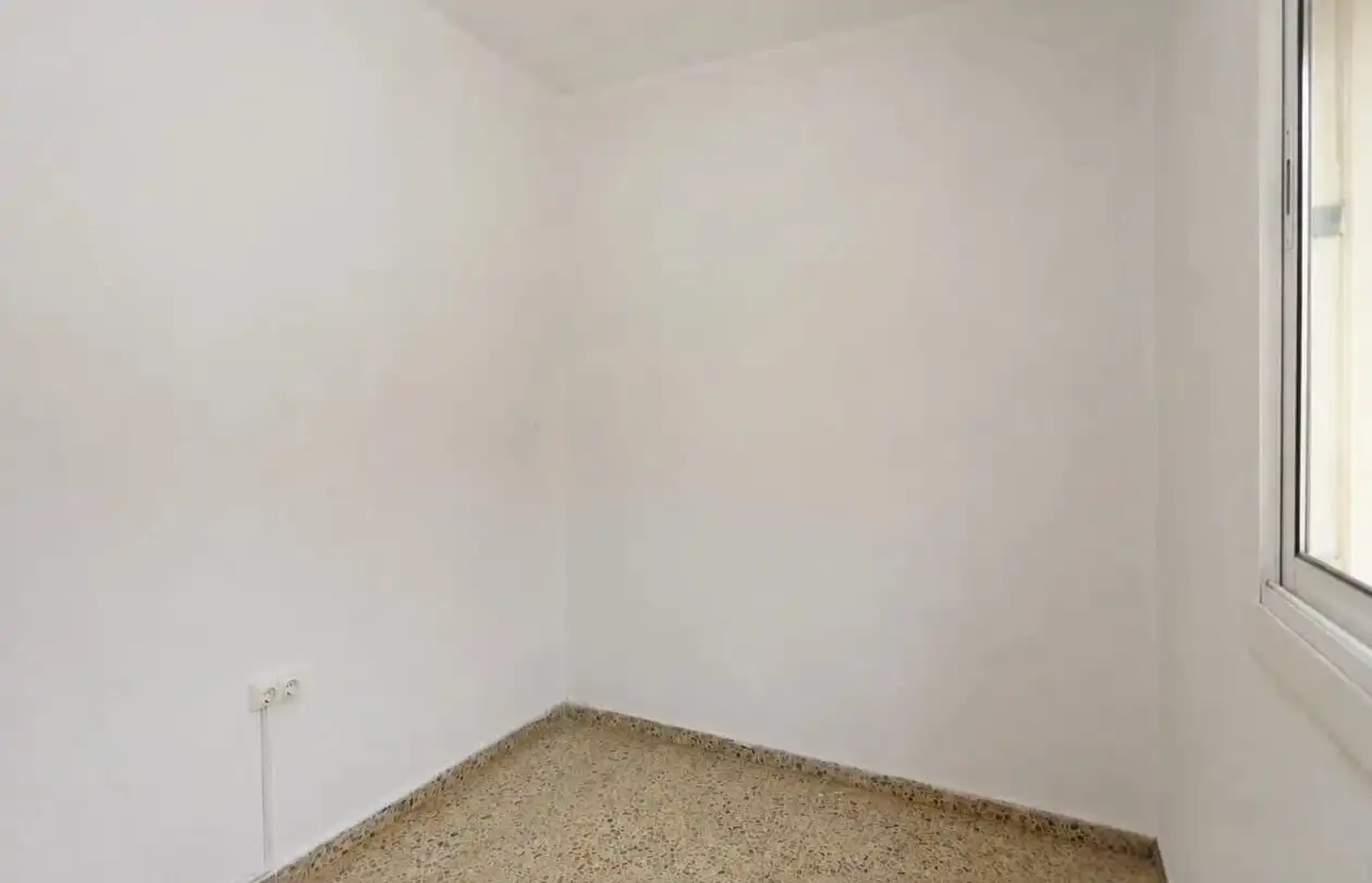 Piso en venta en L'Hospitalet de Llobregat con Terraza y Balcón