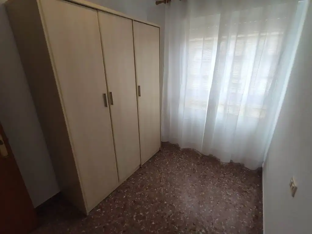 Dormitori de Pis de lloguer en Castellón de la Plana / Castelló de la Plana amb Traster i Moblat