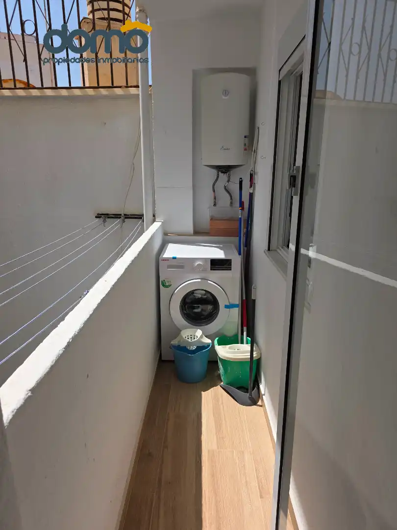 Terrassa de Pis per a compartir en Almería amb Aire condicionat, Moblat i Forn