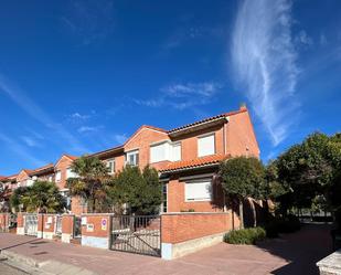 Exterior view of Single-family semi-detached to rent in Laguna de Duero  with Terrace