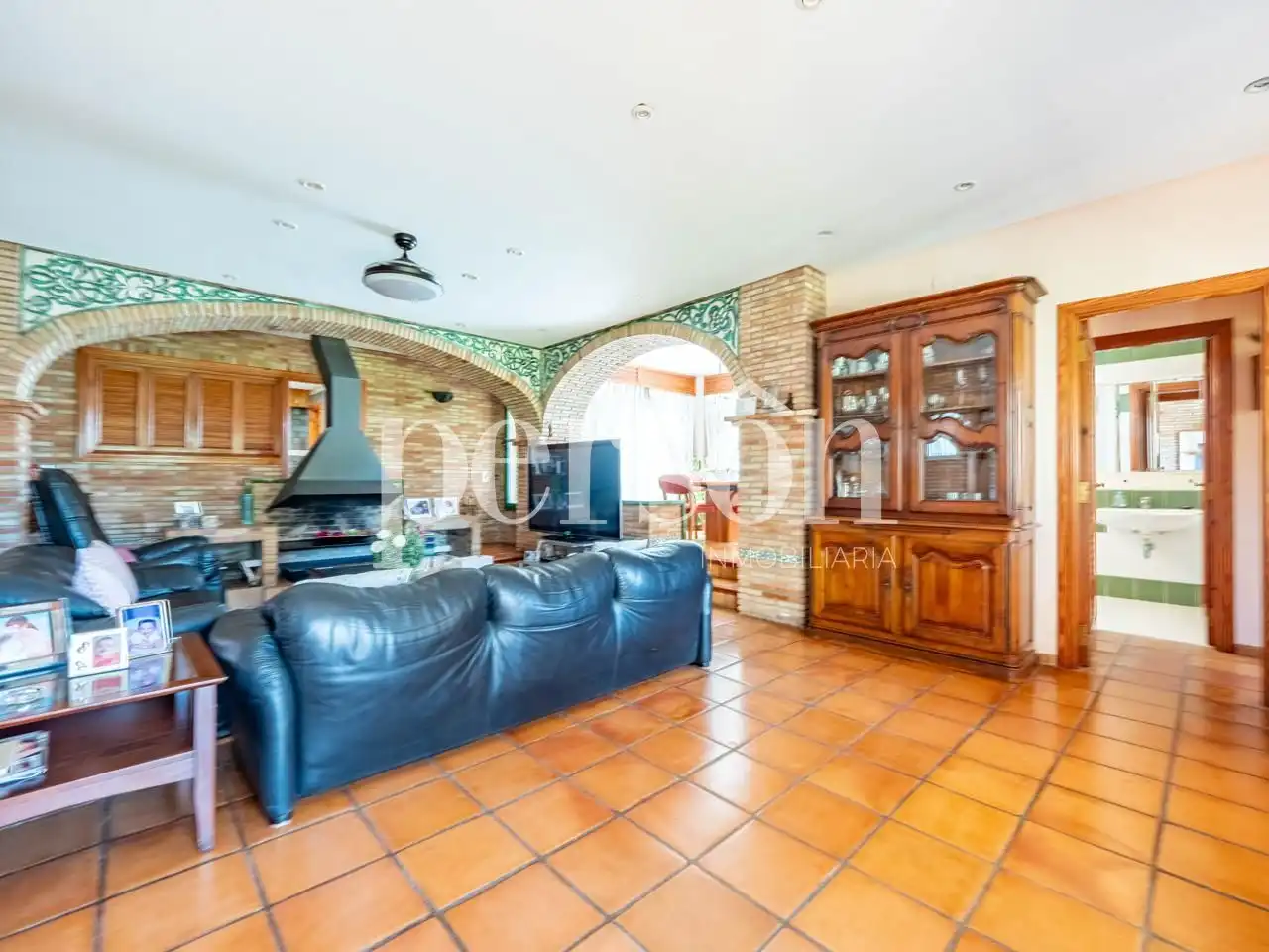 Sala d'estar de Casa o xalet en venda en Chiva amb Aire condicionat, Calefacció i Jardí privat