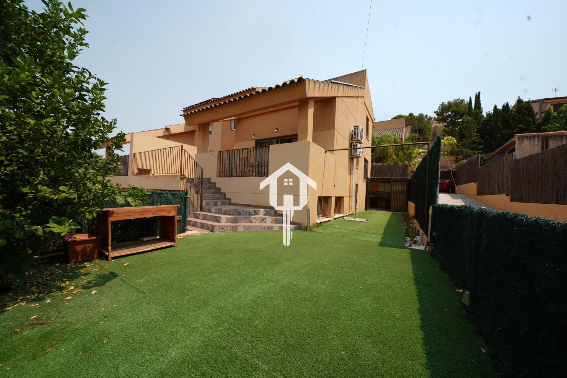 Jardín de Casa o chalet en venta en Alicante / Alacant con Jardín privado, Terraza y Balcón