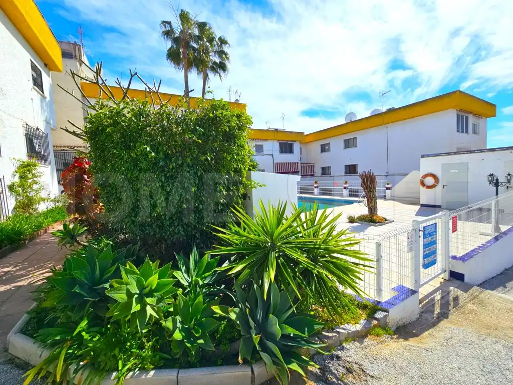 Außenansicht von Wohnungen zum Verkauf in Torremolinos mit Privatgarten, Terrasse und Schwimmbad