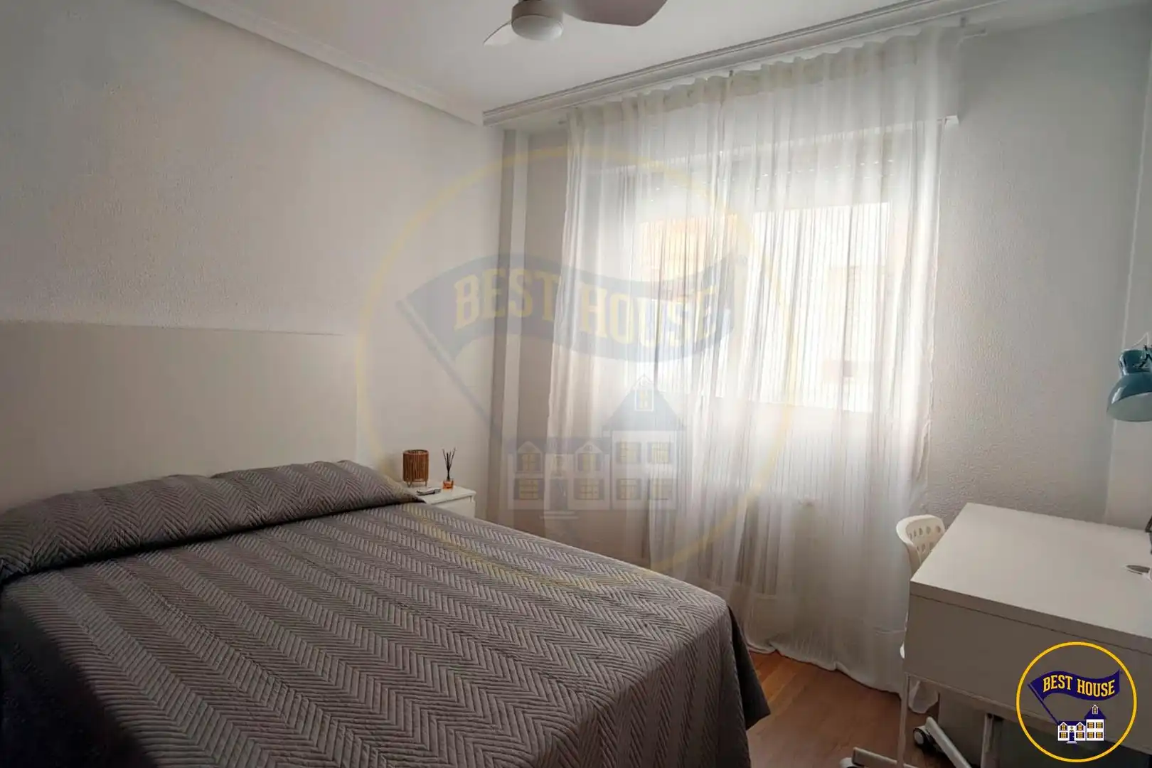Habitación de Piso de alquiler en Cuenca con Calefacción, Parquet y Amueblado