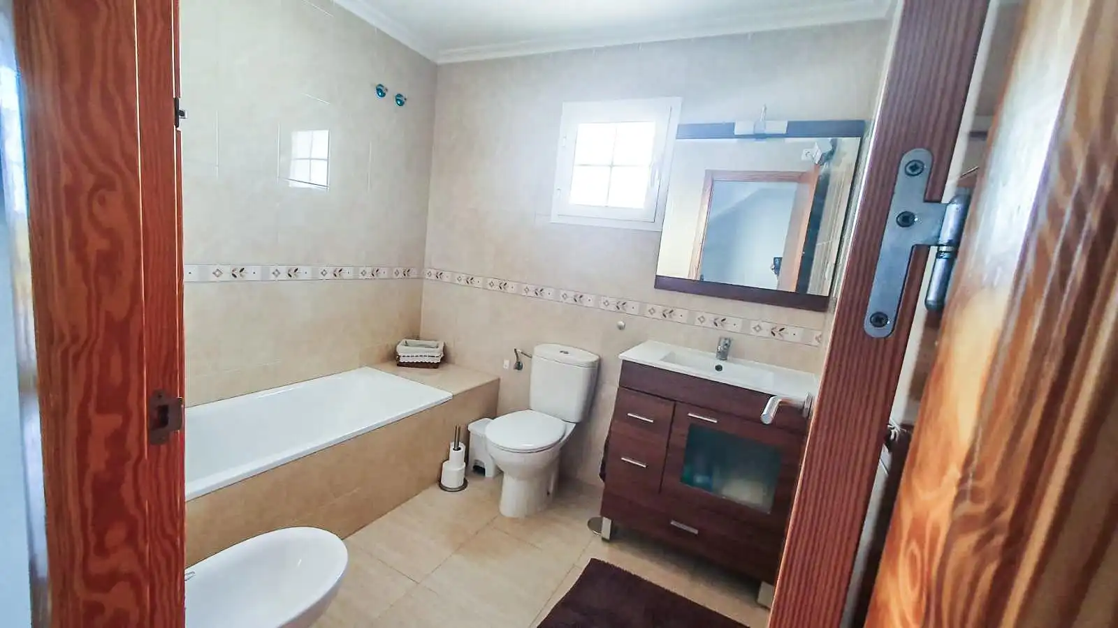 Badezimmer von Einfamilien-Reihenhaus zum Verkauf in Pulpí mit Klimaanlage und Gemeinschaftspool