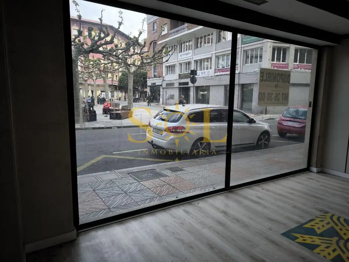 Business premises to rent in Plaza Cortes Leonesas, imagen 2
