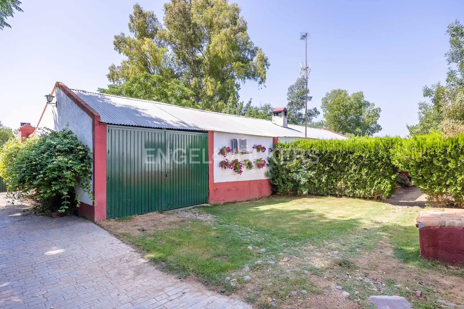 Vista exterior de Finca rústica en venta en Alcalá del Río con Aire acondicionado, Calefacción y Jardín privado