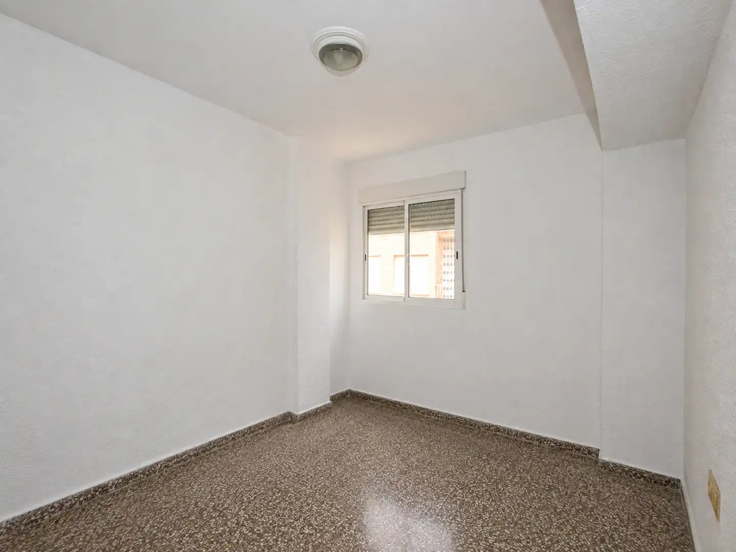 Habitación de Piso en venta en Valencia con Terraza, Trastero y Horno
