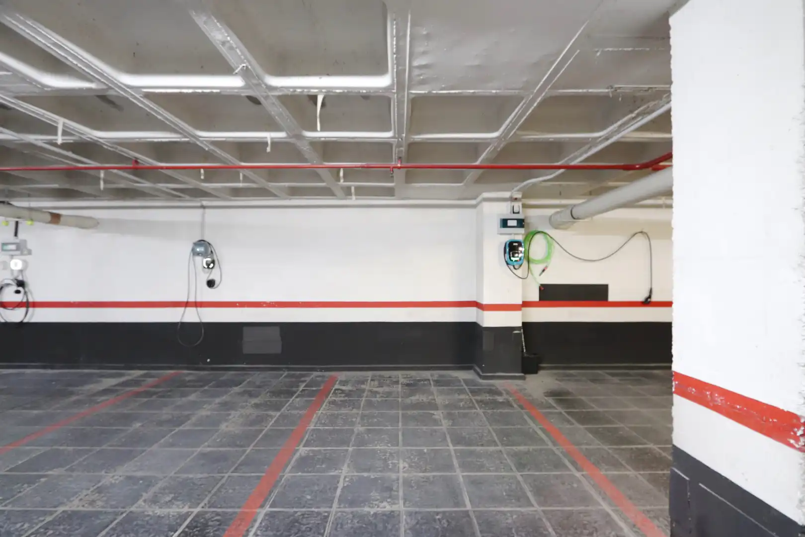 Parking of Flat for sale in Madrid  with Air Conditioner, Heating and Private garden