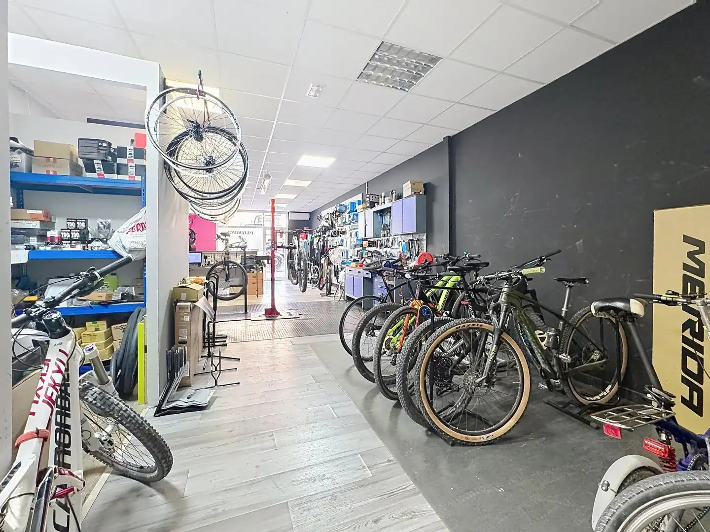 Commercial properties for rent in Paterna