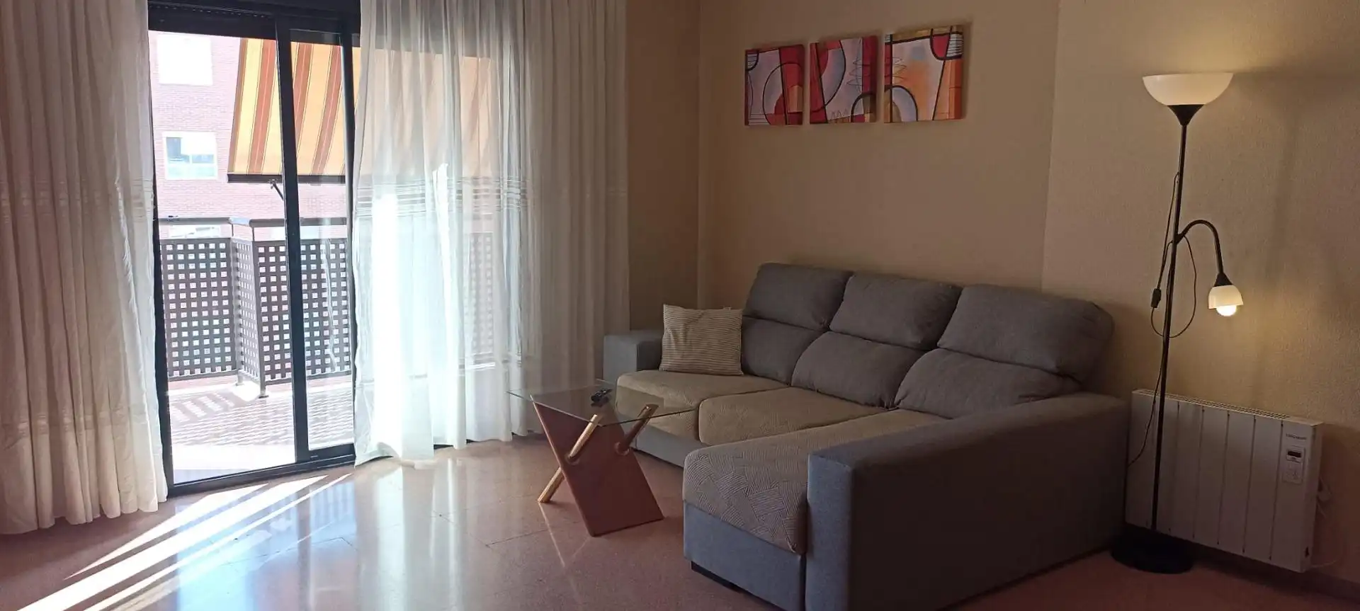 Sala d'estar de Apartament de lloguer en Alicante / Alacant amb Terrassa, Moblat i Balcó
