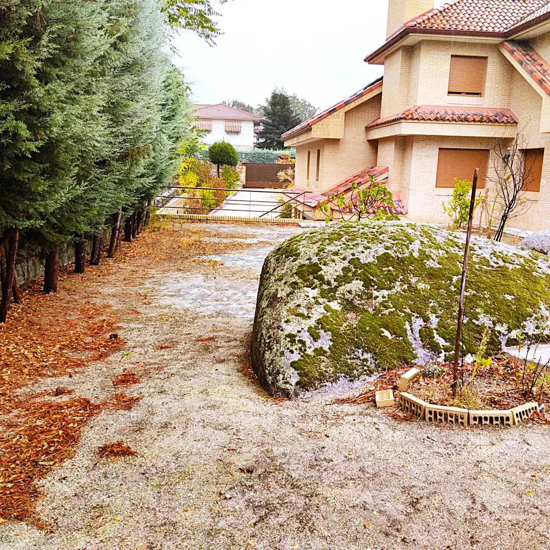 Garden of Houses for sale in El Escorial  with Heating, Private garden and Parquet flooring