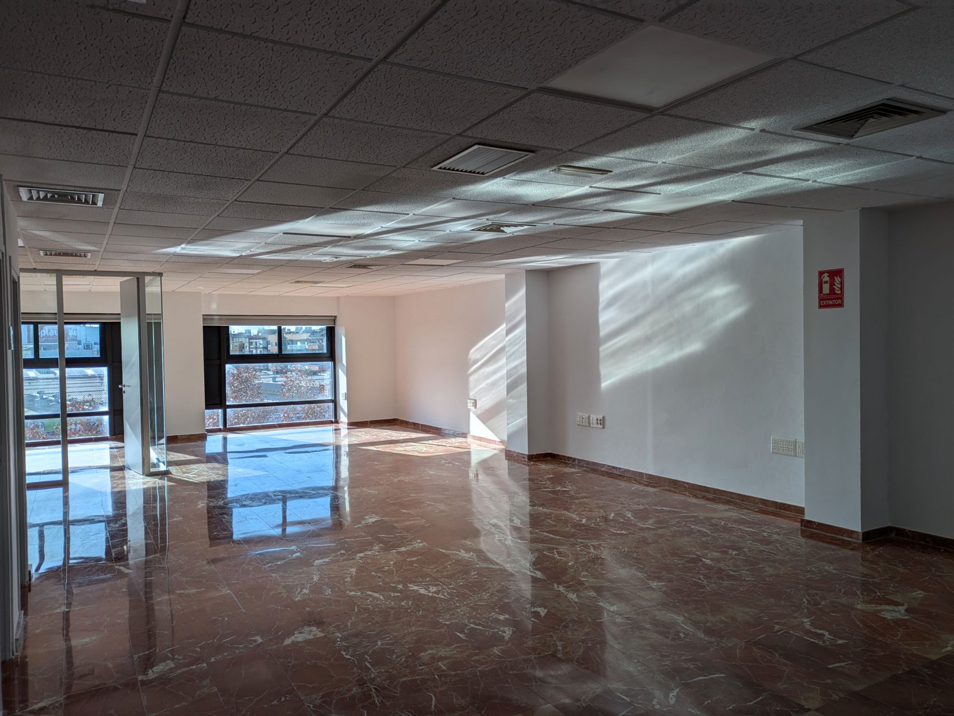 Oficina de lloguer en Cornellà de Llobregat amb Aire condicionat, Calefacció i Internet