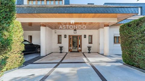 Chalet independiente con 6 habitaciones, 8 baños, garaje, piscina, zonas verdes se vende en Conde Orgaz