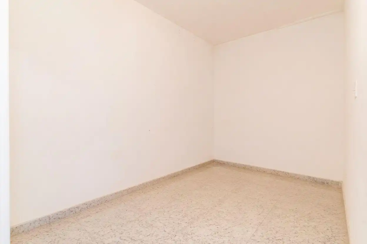 Flat for sale in Faura  with Air Conditioner and Heating