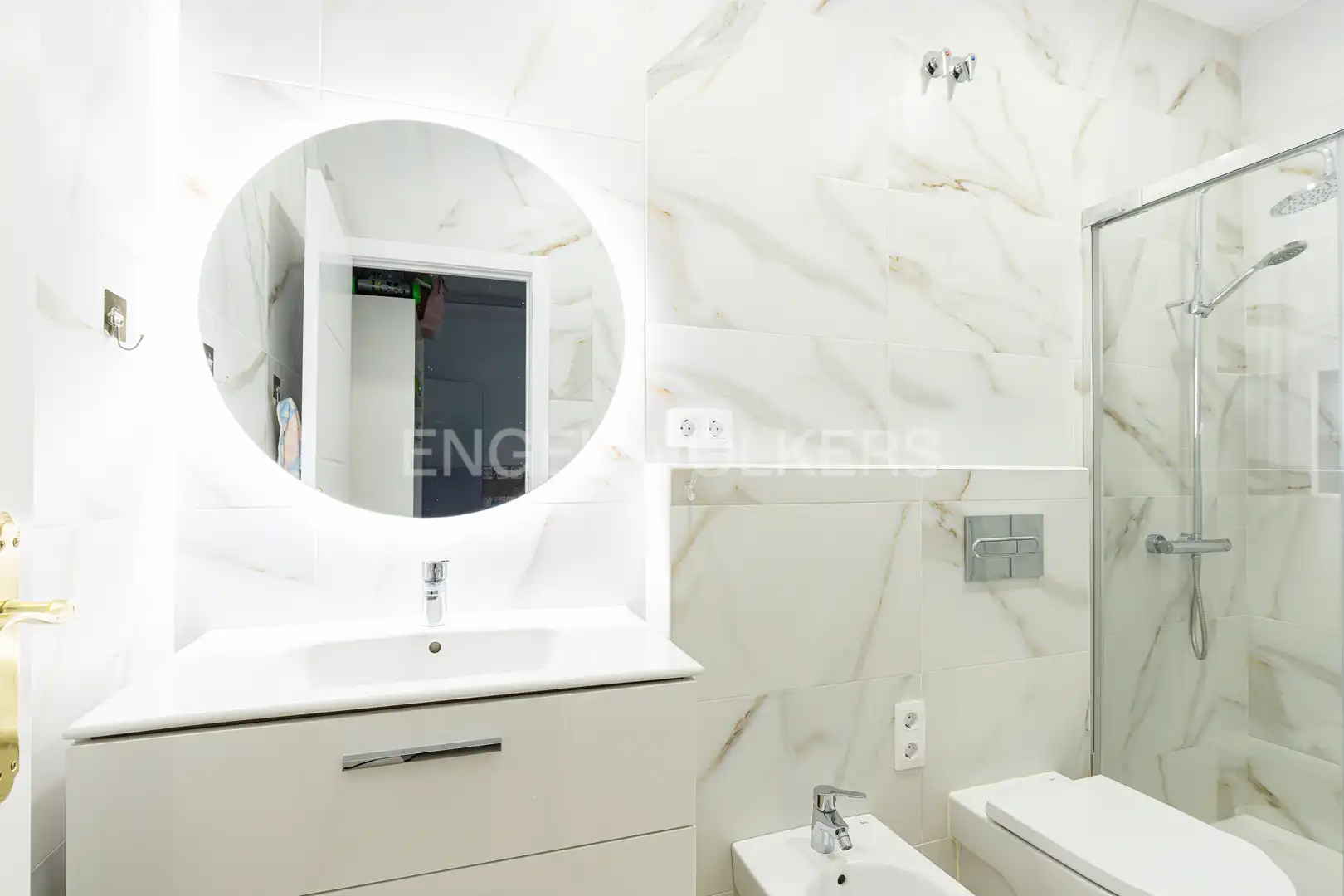 Baño de Casa o chalet en venta en Boadilla del Monte con Aire acondicionado, Calefacción y Jardín privado